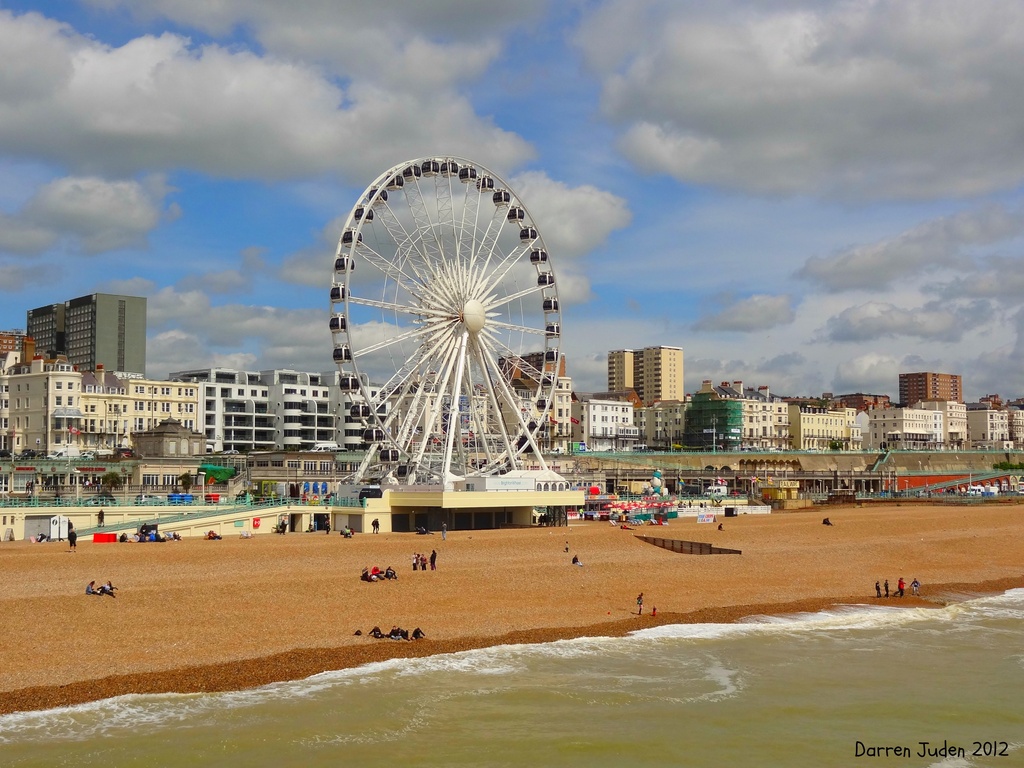 Summertime on Brighton Beach by darrenboyj