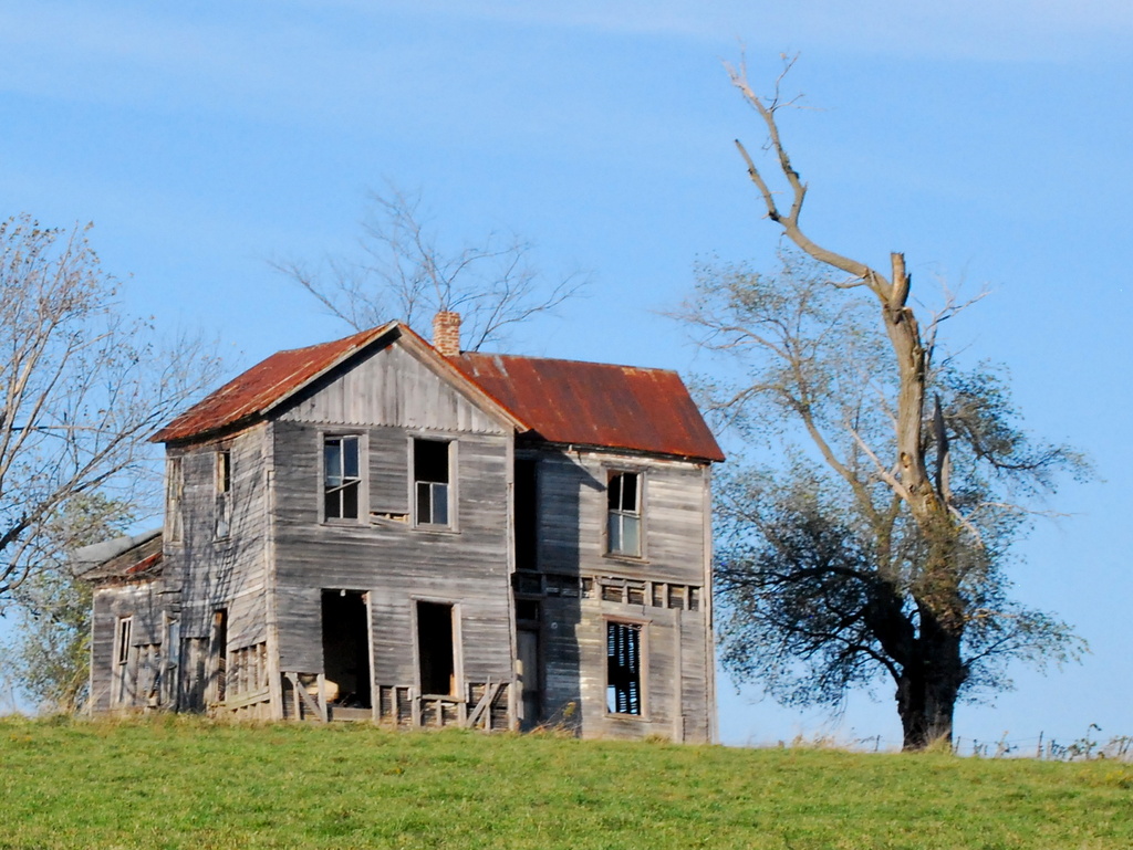 Abandoned Farmhouse by kareenking