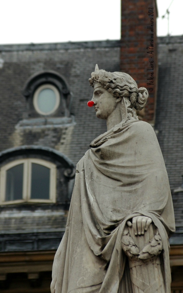 The statue with the red nose by parisouailleurs