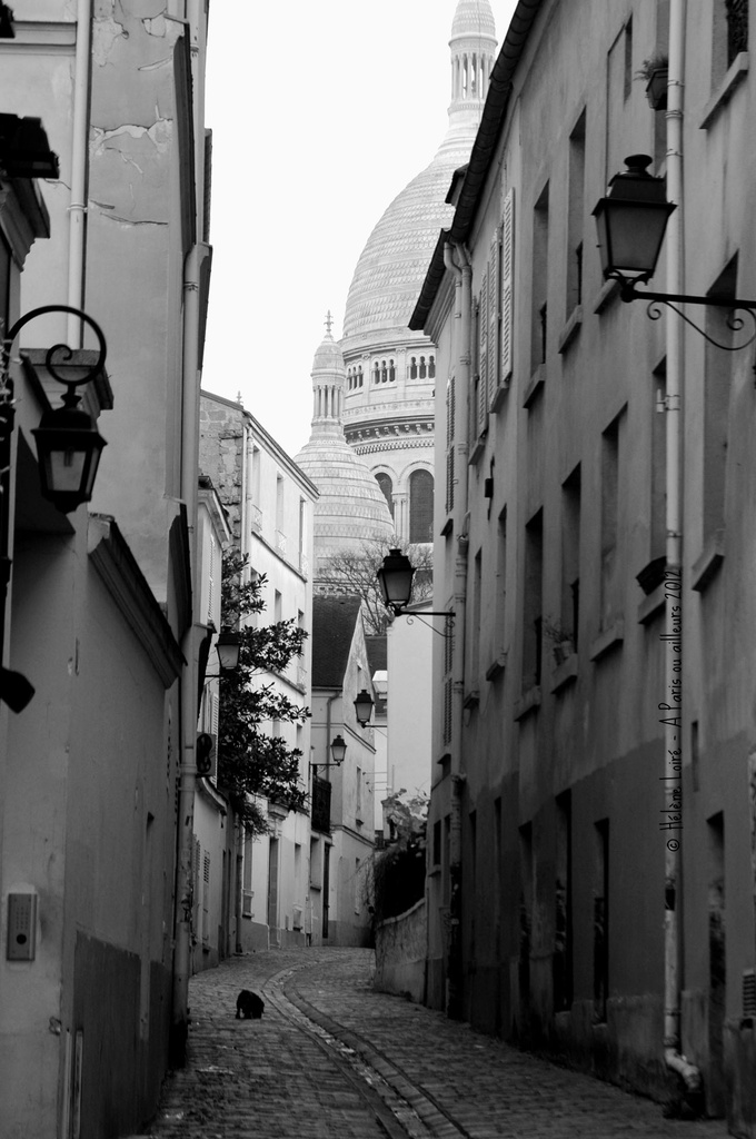 Strolling in Montmartre by parisouailleurs