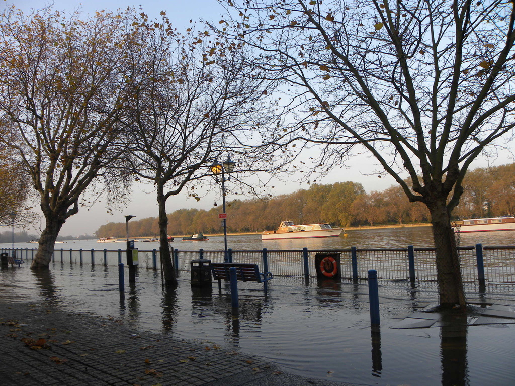 High tide @ Putney by oldjosh