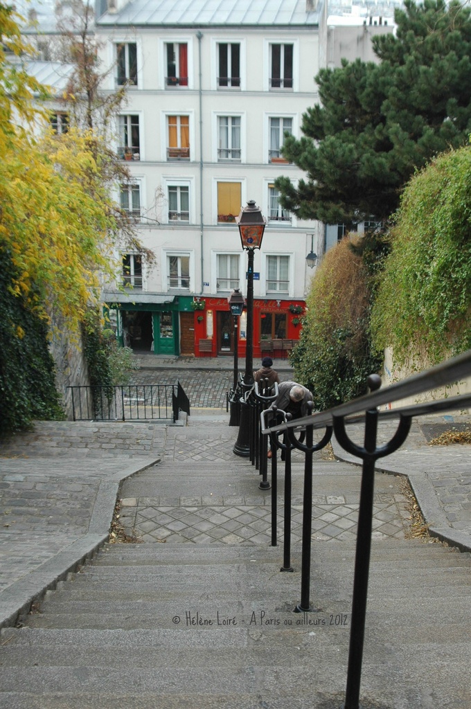 Monrmartre stairs by parisouailleurs
