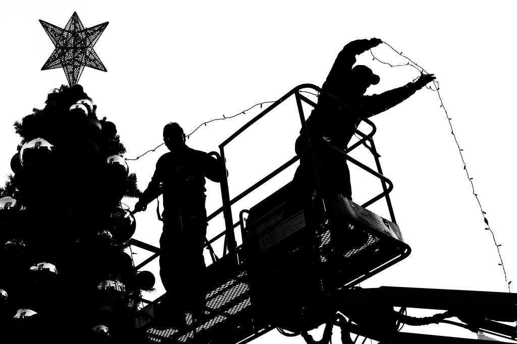 Putting New Lights On The Westlake Plaza Christmas Tree! by seattle