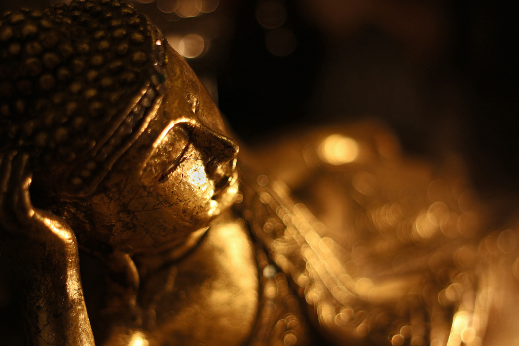 reclining buddha by jantan