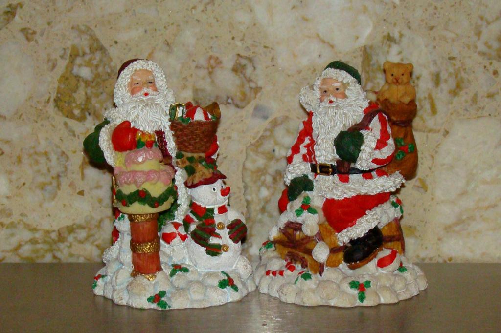 Dec 11: Decorations by bulldog