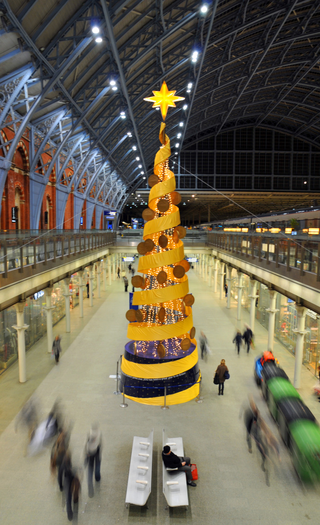 St. Pancras Station's Christmas Tree by seanoneill