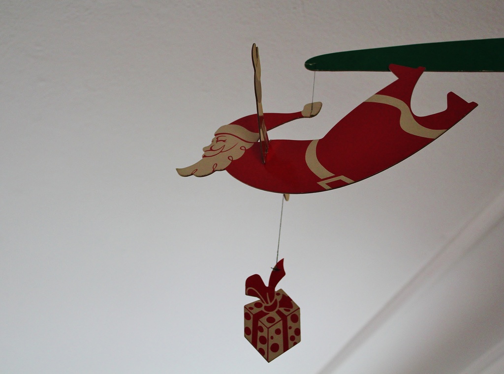 Santa flies! by edorreandresen