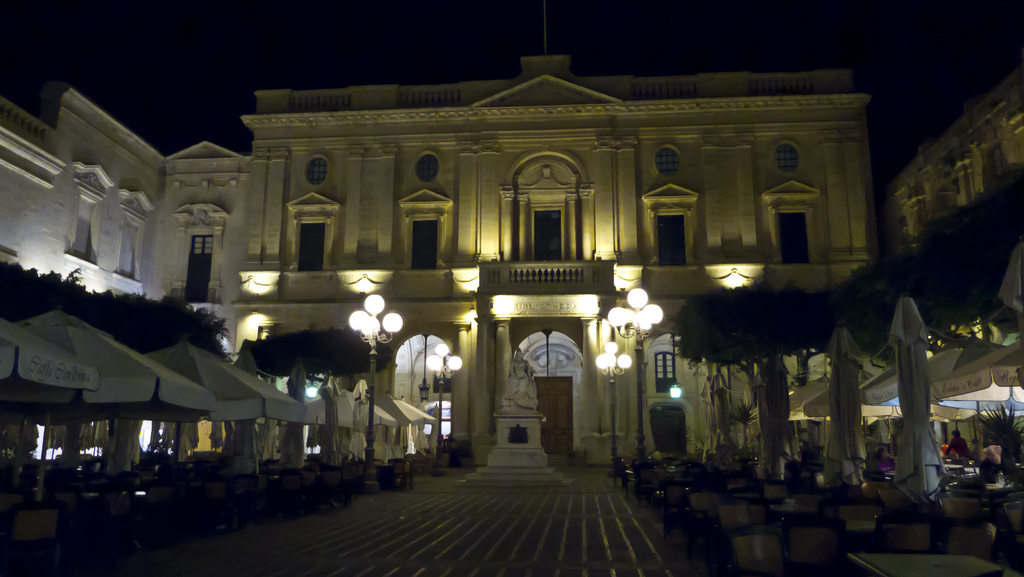 THE NATIONAL LIBRARY, VALLETTA by sangwann