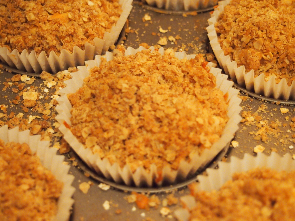 Apple muffins Streusel Topping by bizziebeeme