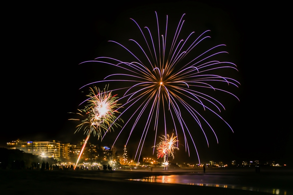the fireworks from the beach by ltodd