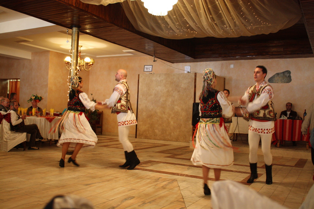 Romanian Folk dance by annelis