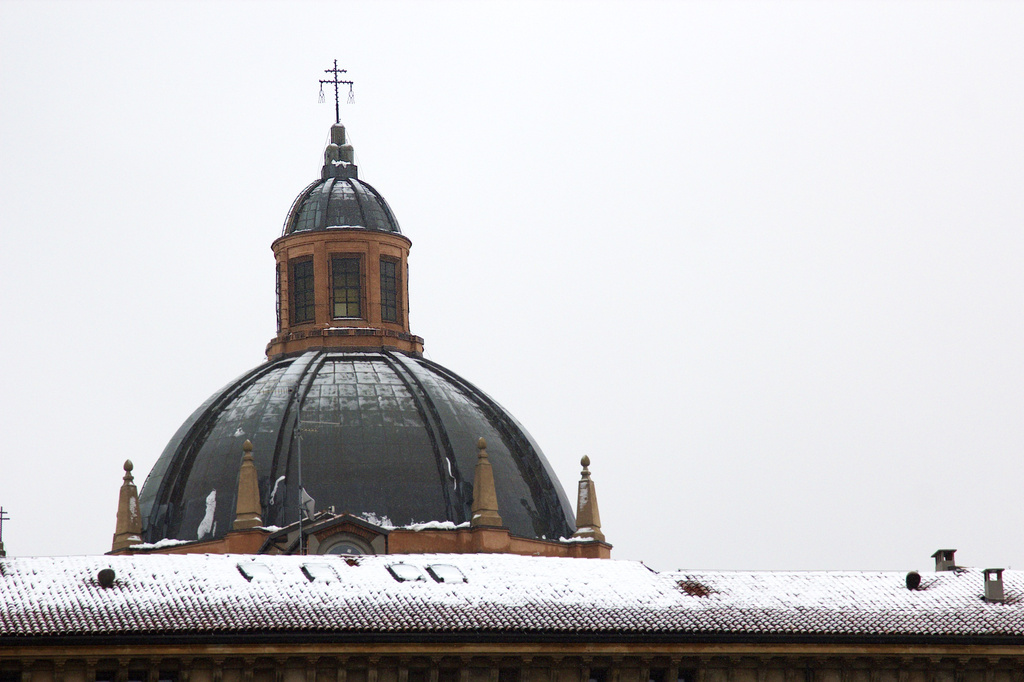 Snowy Morning in Bologna by jyokota