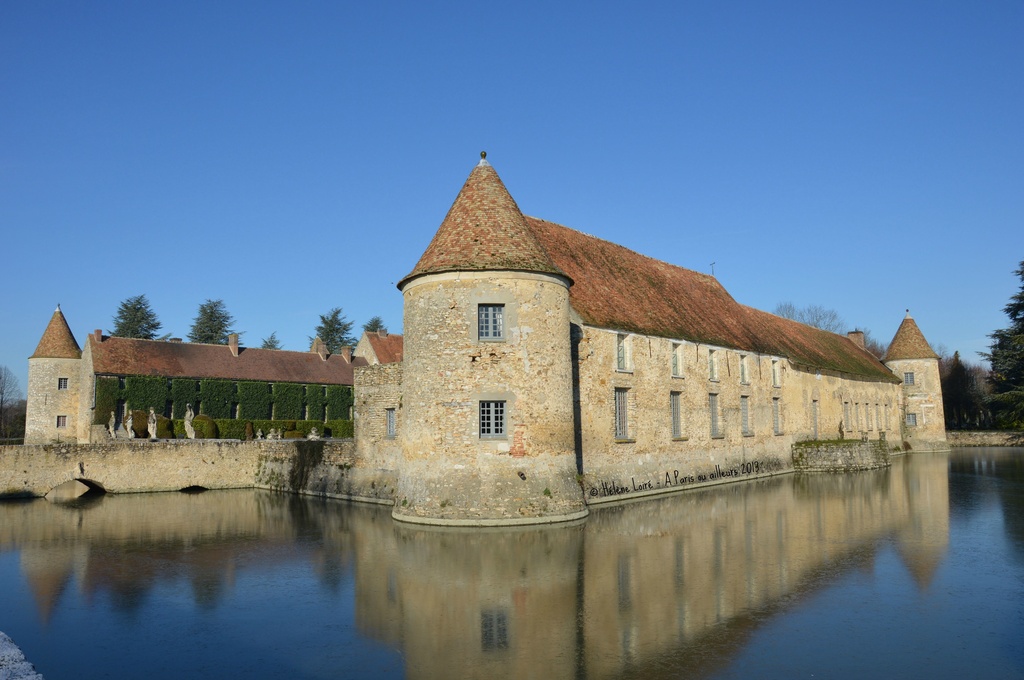 Chateau de Villiers-Le-Mahieu by parisouailleurs