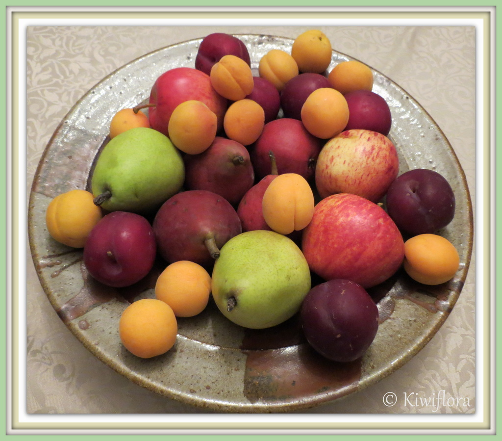 Fruit bowl by kiwiflora