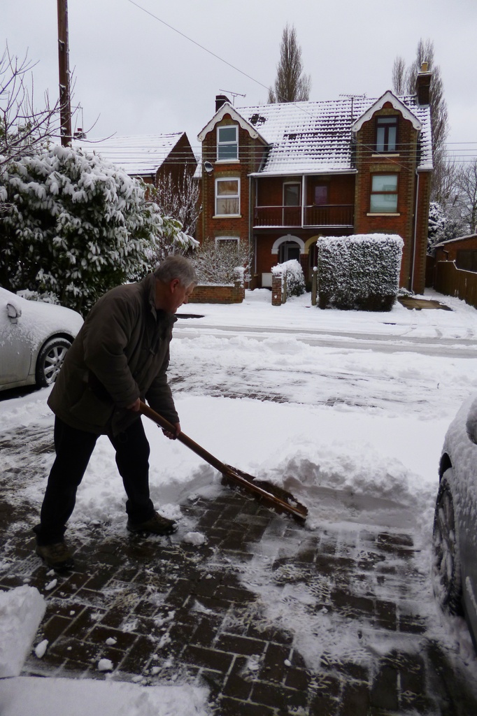Shovelling snow by lellie