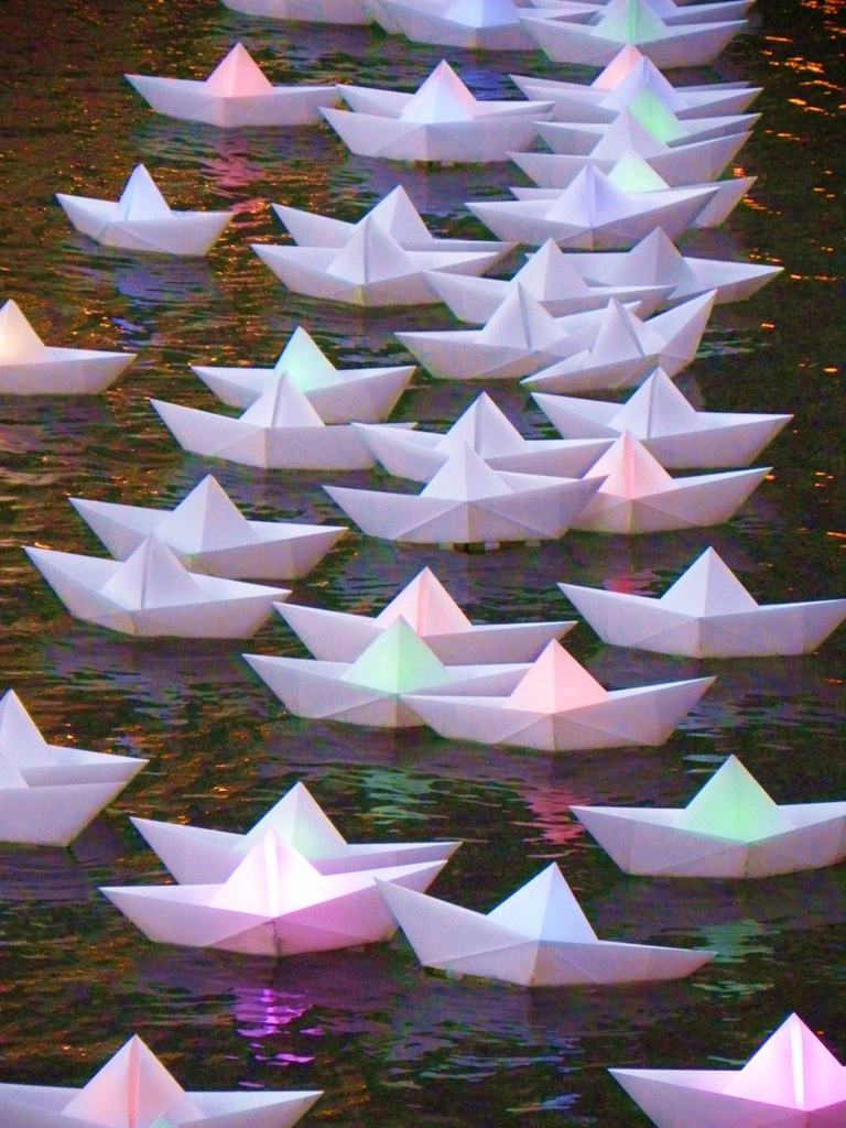 Light Boats - Canary Wharf by oldjosh