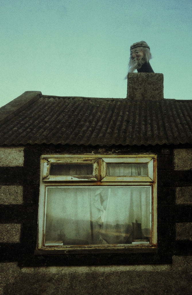 creepy house by ingrid2101