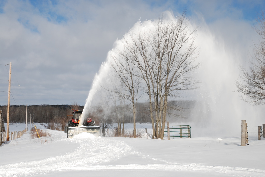 Blowing snow by farmreporter