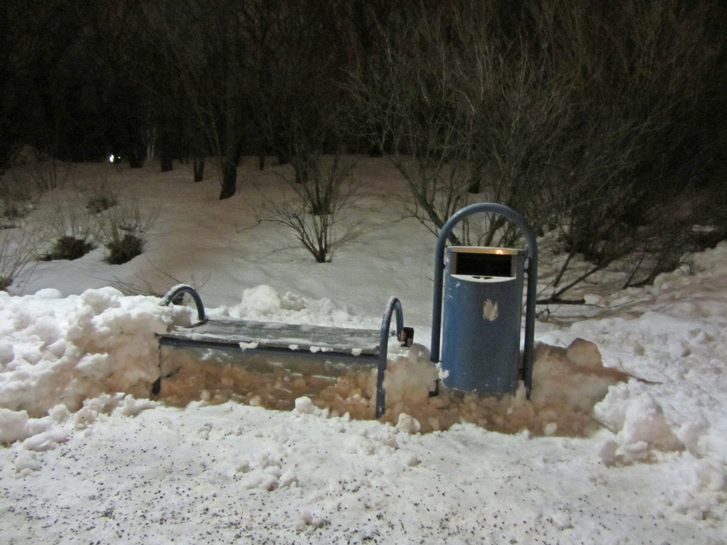 Bench in winter by annelis