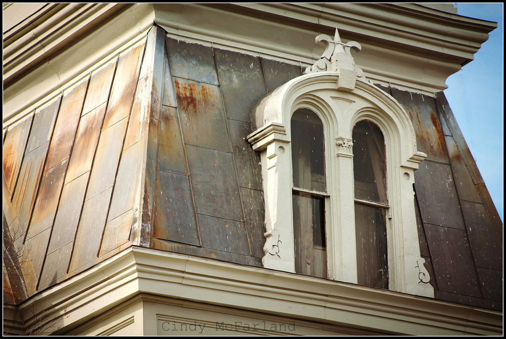 Courthouse Window  by cindymc