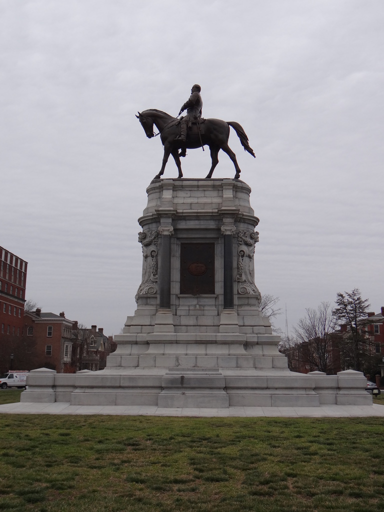 Robert E Lee statue in Richmond Va. by brillomick