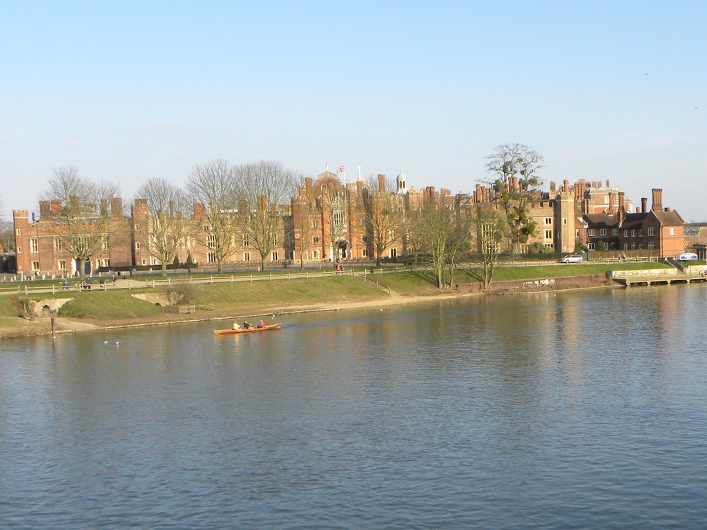 Hampton Court by oldjosh