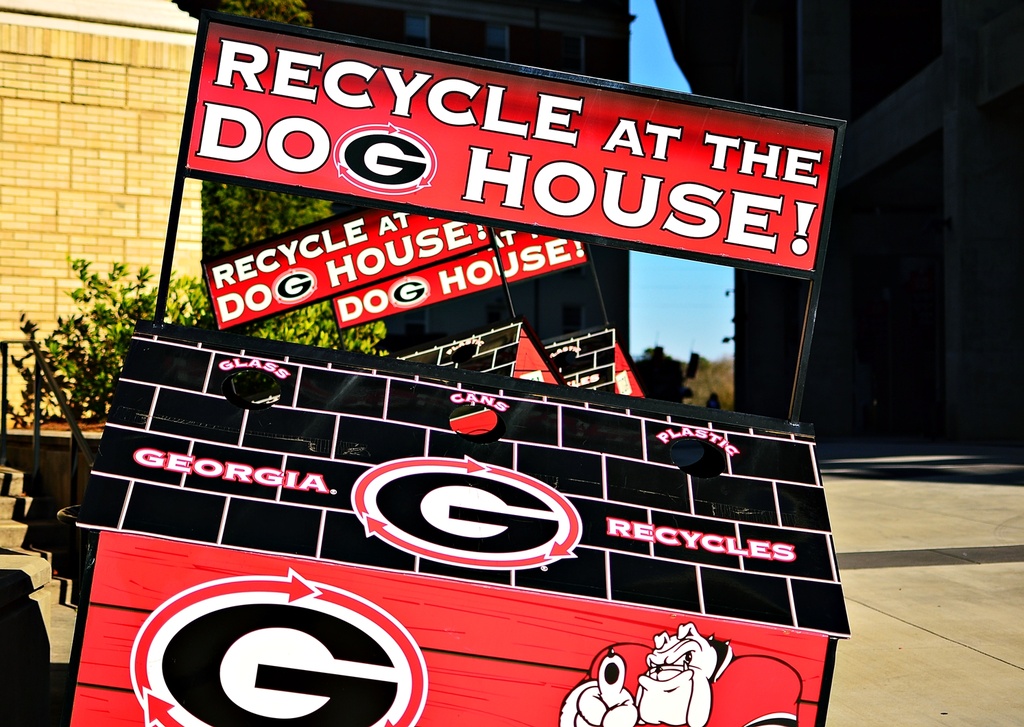 Dawghouse recycling by soboy5