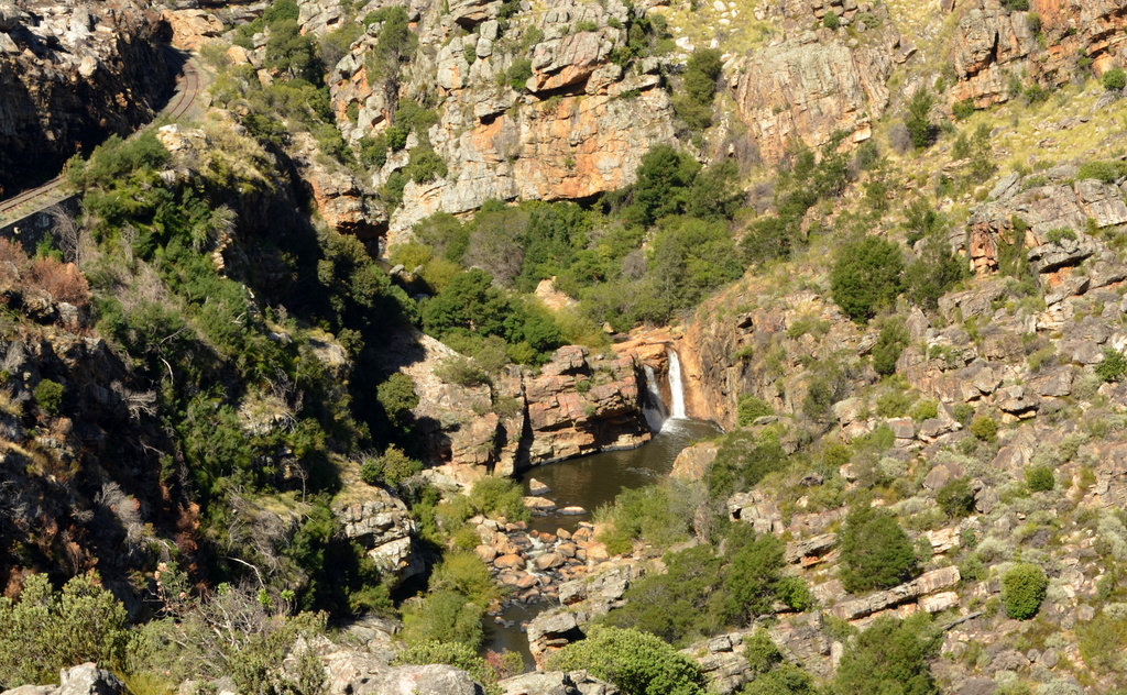 Waterfall in Mitchell's Pass by salza