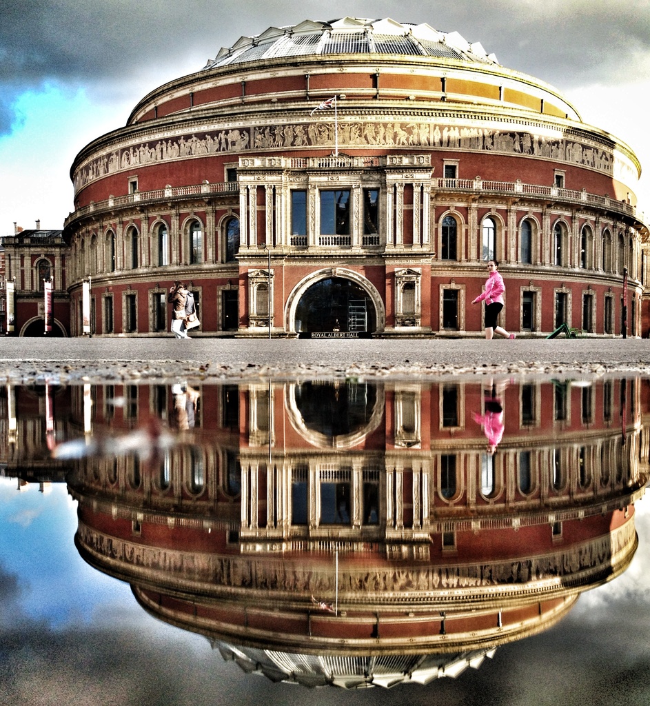 Royal Albert Hall  by rich57