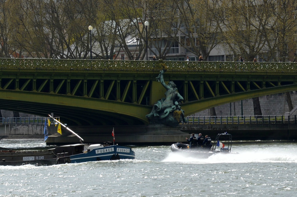 Scene on the Seine by parisouailleurs