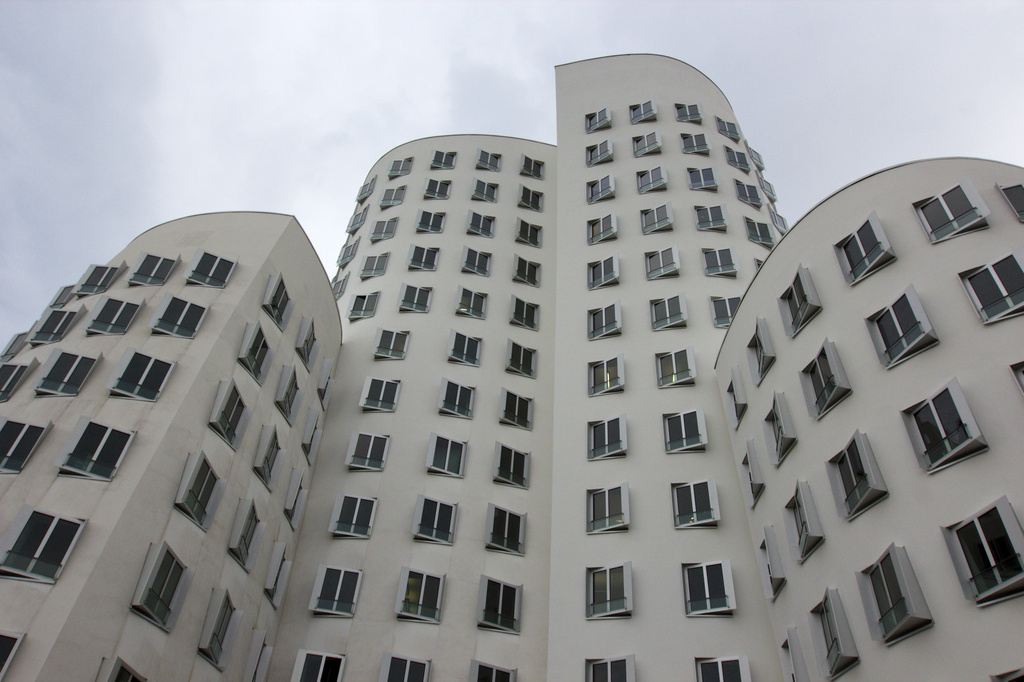 Düsseldorf's Gehry by jyokota