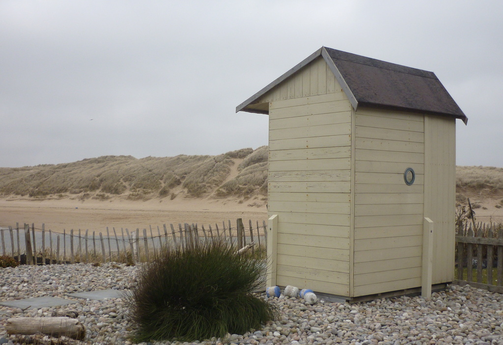 beach hut - back to the beginning by sarah19