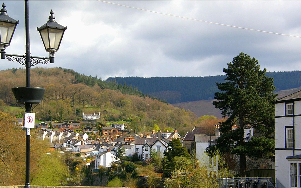 The vale of Llangollen  by beryl