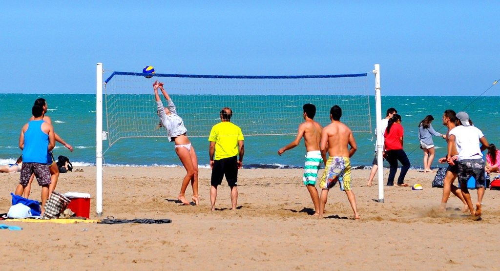 Volleyball... by philbacon