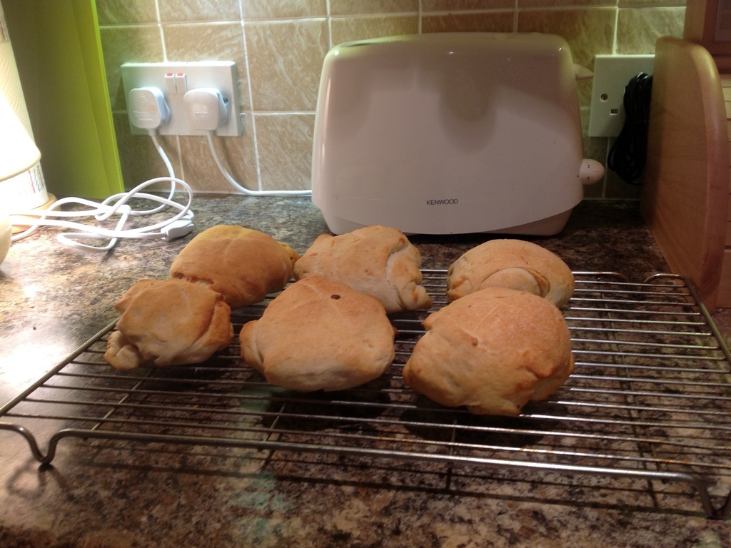 Homemade garlic and cheese bread rolls. by foxes37