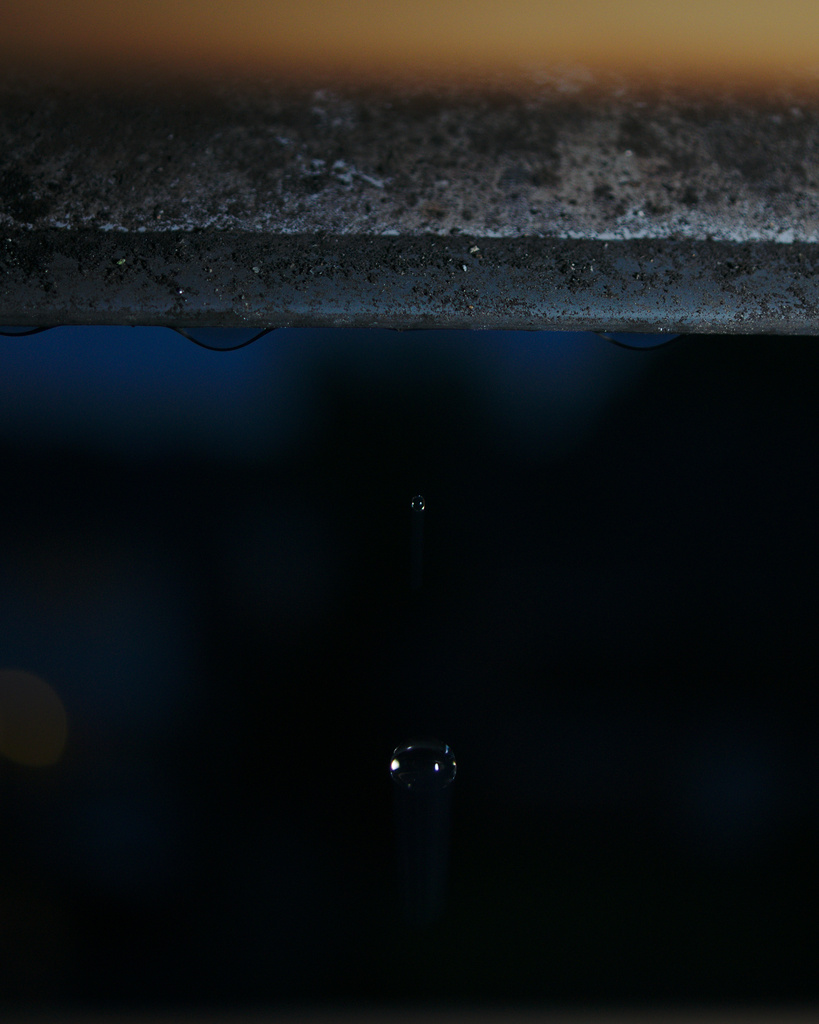 Falling raindrop by darkhorse
