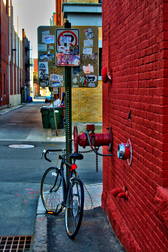 Back Alley Bicycle  by kevin365