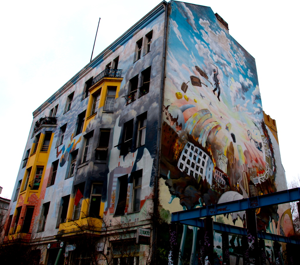 Berlin Building Art by lbmcshutter