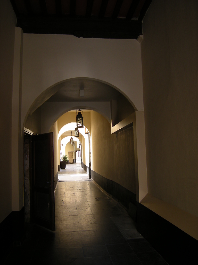 A  passage-corridor by pyrrhula
