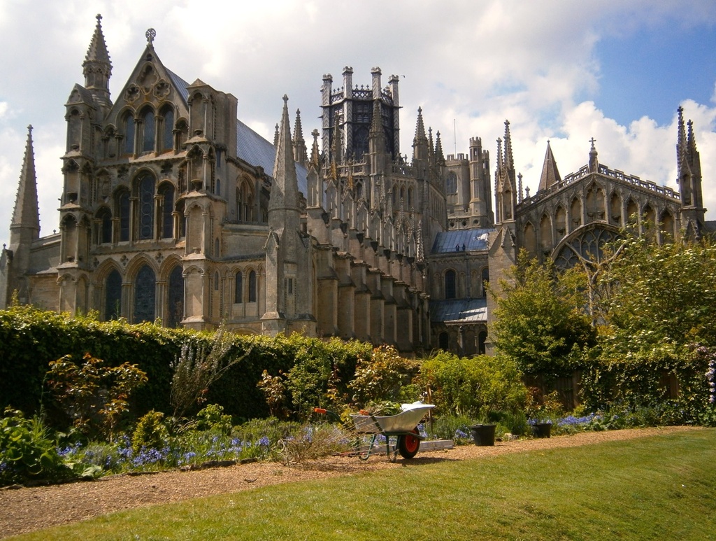 Ely Cathedral by helenmoss