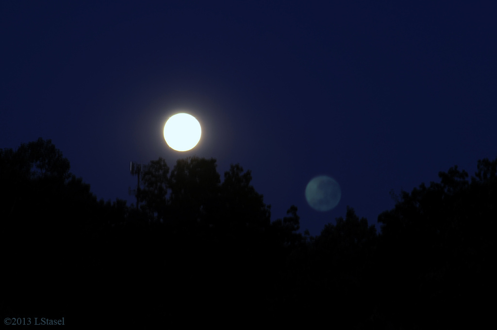 Double Moon? by lstasel