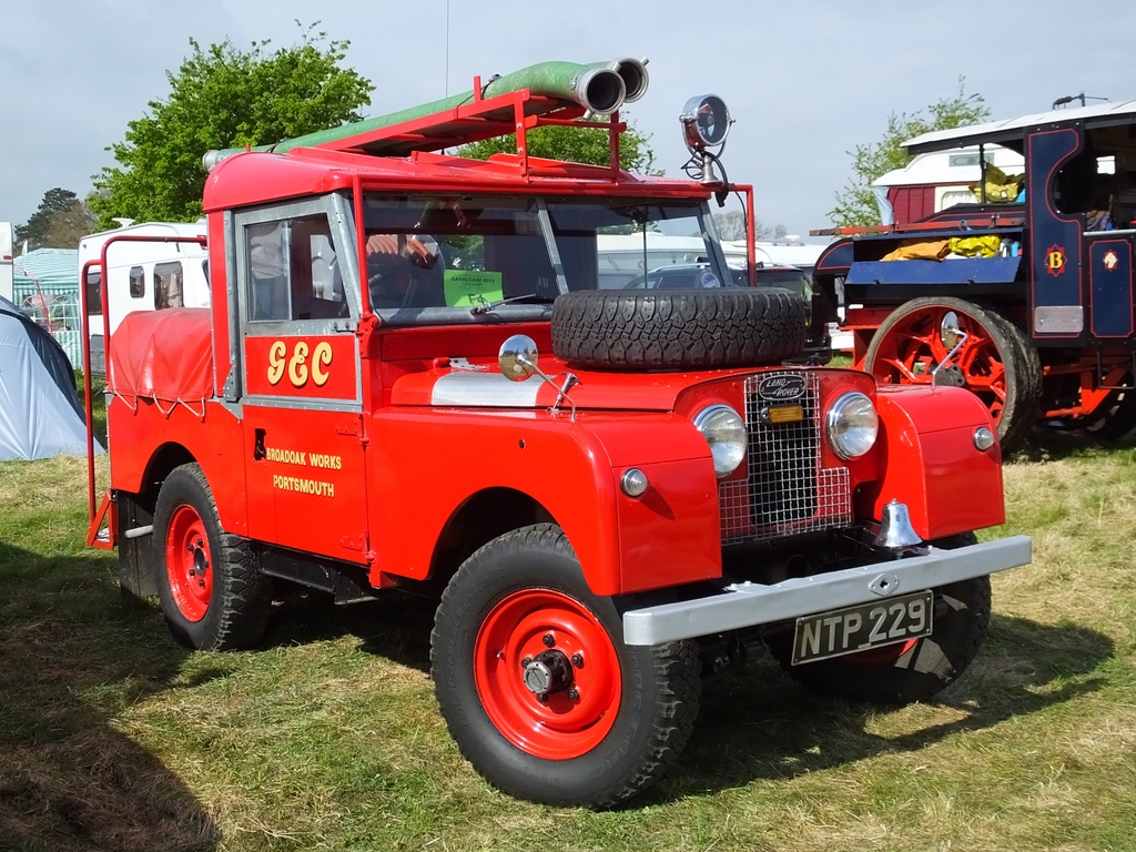 Landrover Fire Engine by carolmw