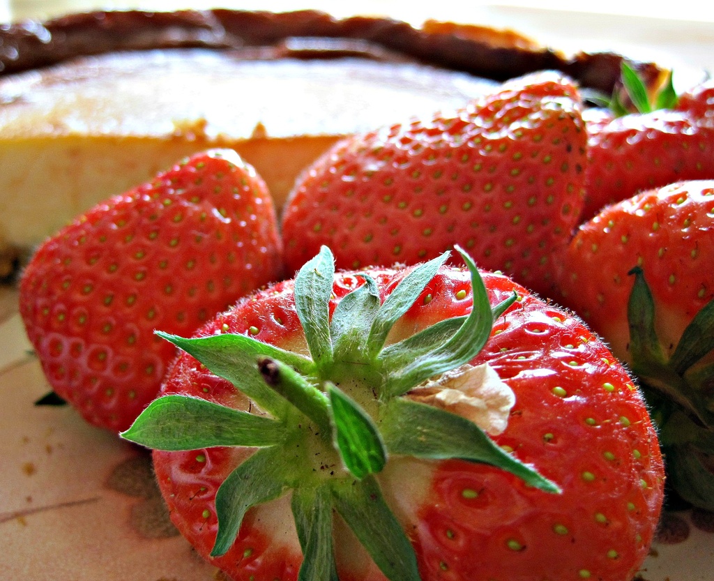 strawberries and home-made cheesecake by quietpurplehaze