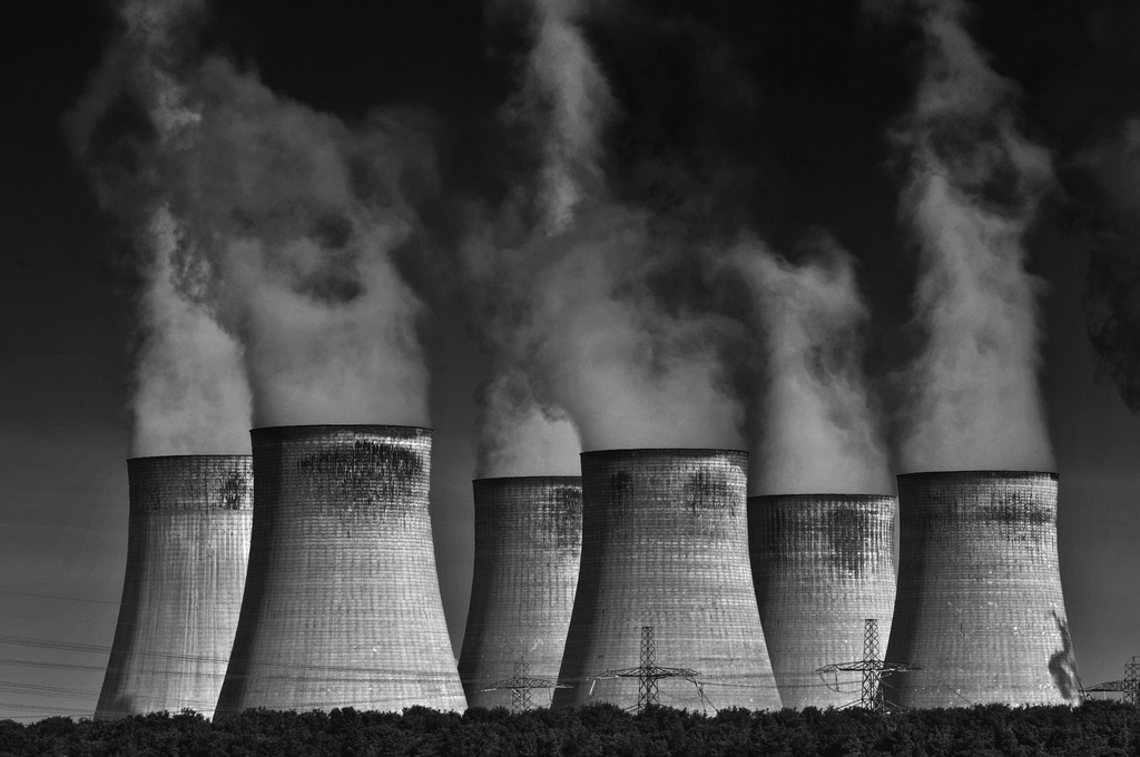 Ratcliffe Power Station from Ratcliffe on Soar by seanoneill