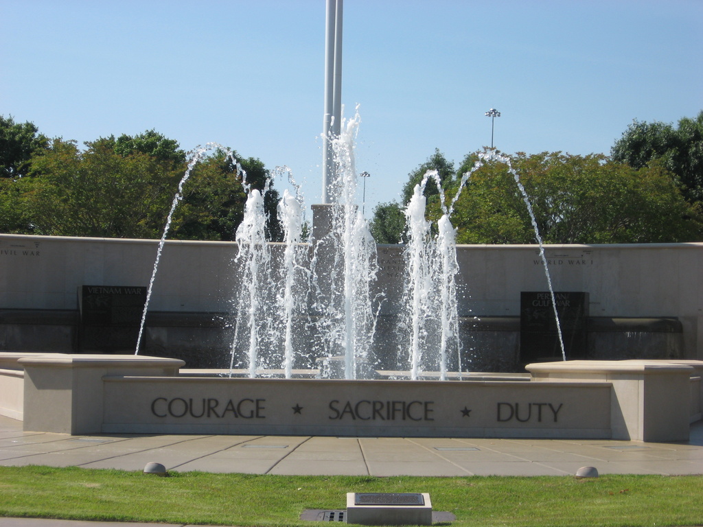 Fountain at Veteran's Memorial Park by awalker