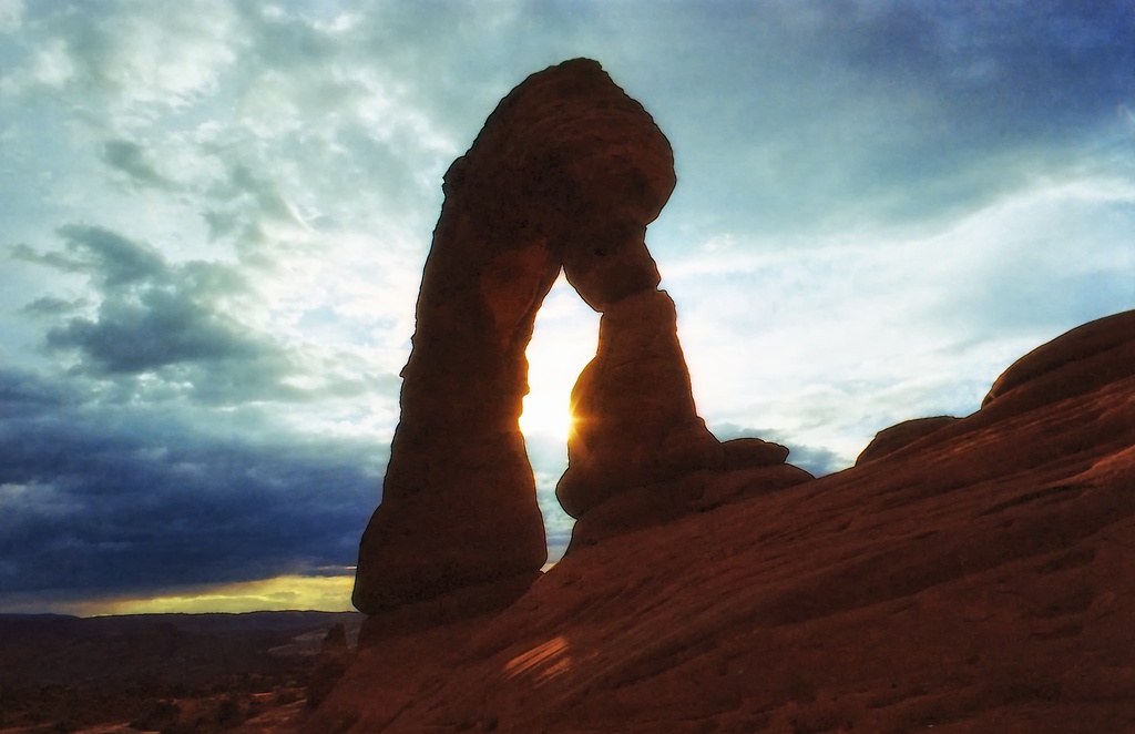 Light in the arch by peterdegraaff