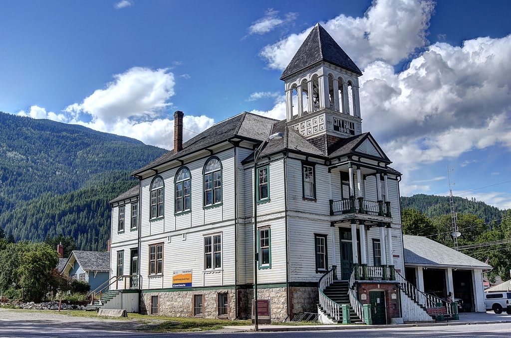 Kaslo City Hall by jawere