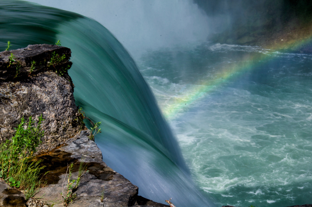 Rainbow at Niagara Falls by taffy