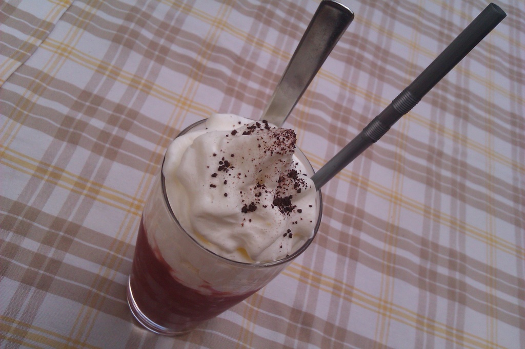 Strawberry juice with whipping cream by nami