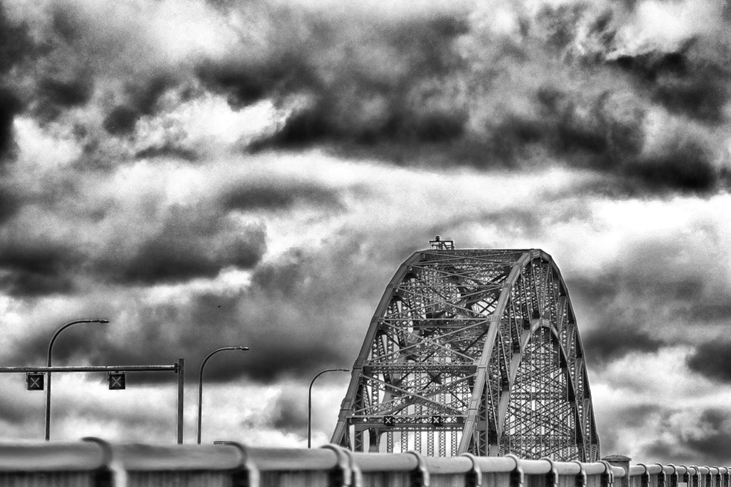Bridge to Niagara Falls by taffy